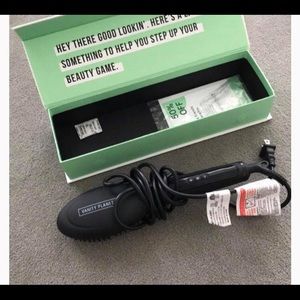 Vanity Planet Straightner Brush (used once)